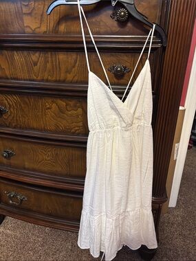NWOT White Spaghetti Strap V-Neck Summer Dress size small